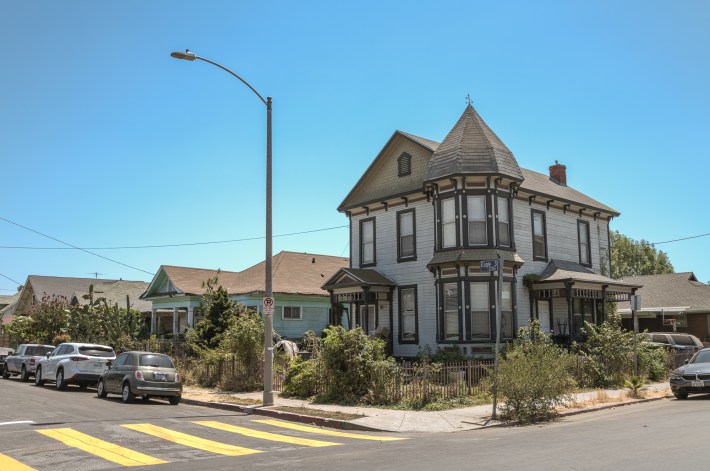 2700 Eagle Street, Boyle Heights. Photo by Jared Cowan for L.A. TACO.